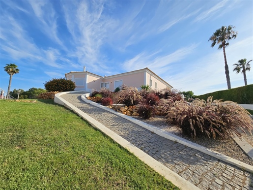 Villa with pool 100m from Palmares golf next to the estuary and beach!