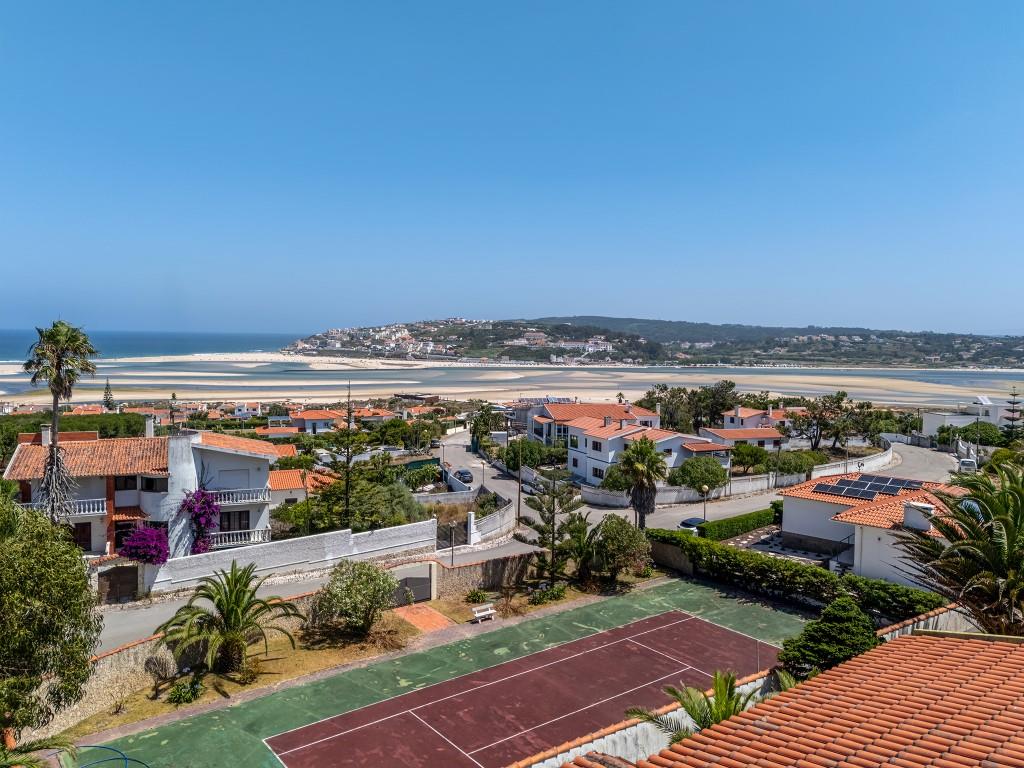 Plot near the Óbidos Lagoon - just 500 metres from the beach