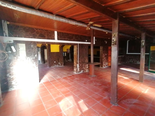 House and commercial space in Caldas da Rainha
