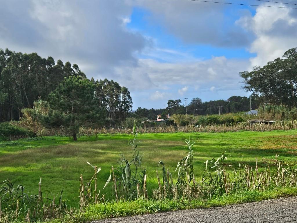 Grundstück neben dem Eingang des Bukubaki Eco Resorts