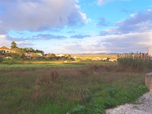 Baugrundstück im Dorf Campo, 5 Minuten von Caldas da Rainha entfernt