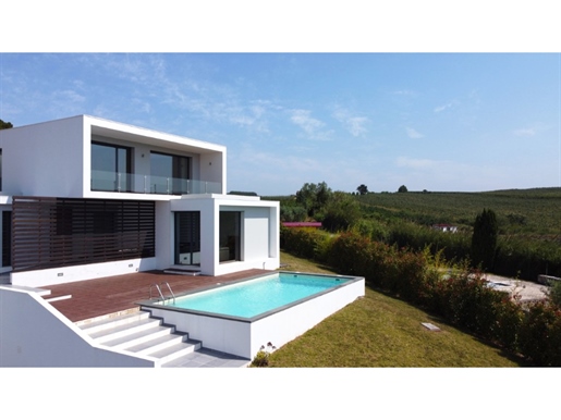 Villa mit Pool und Blick auf die Landschaft