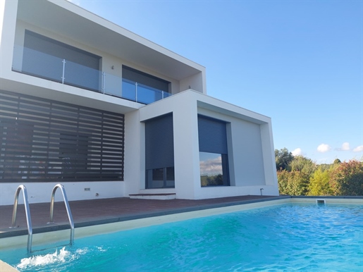 Villa with swimming pool and countryside view