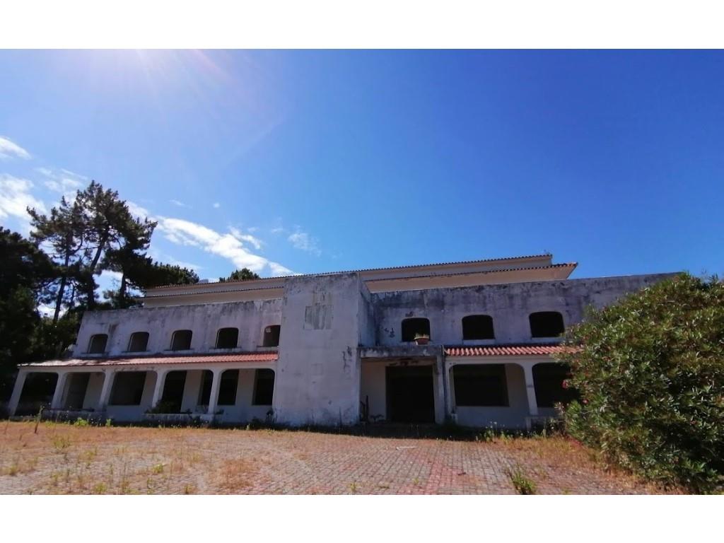 Edifício na 1ª linha da Lagoa com projeto aprovado para vários apartamentos e restaurante!