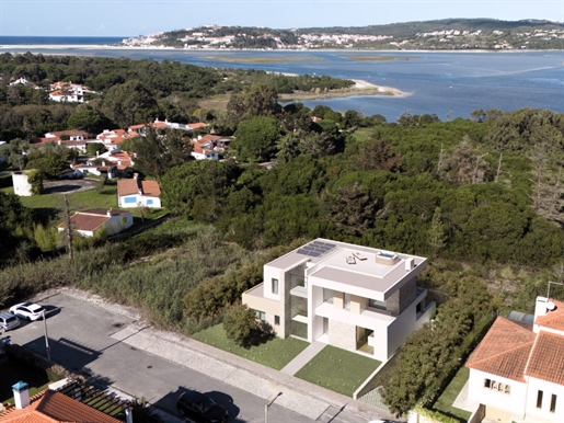 Plot 1st line Óbidos Lagoon with approved projects