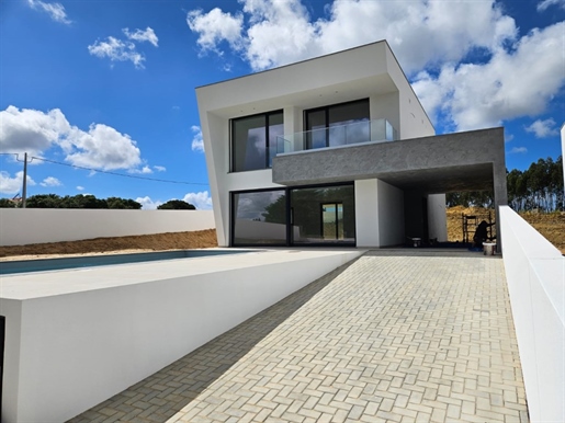 New T4 house with swimming pool overlooking Óbidos Castle