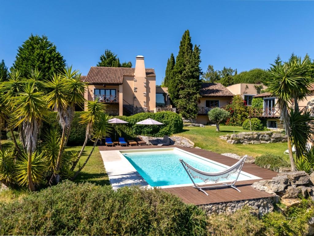 Charmante Villa mit wunderschönem Garten und weitem Blick auf die Landschaft