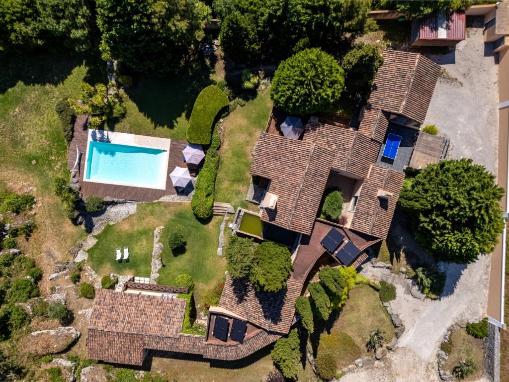 Charmante Villa mit wunderschönem Garten und weitem Blick auf die Landschaft