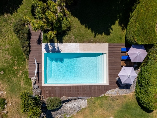 Encantadora villa con un hermoso jardín y amplias vistas al campo.