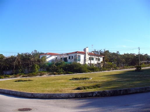 Villa de 4 chambres, avec garage et jardin, avec une vue fantastique sur la plage et la lagune à Bom
