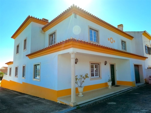 Villa de 4 dormitorios con garaje, jardín y piscina muy cerca de Óbidos y las praias
