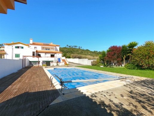 Moradia T4 com jardim, piscina e garagem, muito perto de Óbidos e da praia