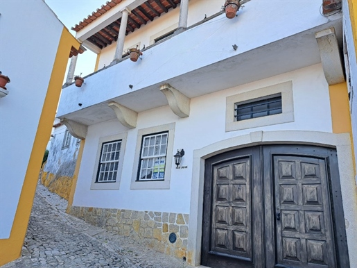 Maison dans le village d'Óbidos
