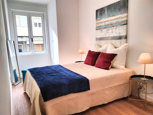 2 Bedroom Apartment Fully refurbished and furnished, Lisbon