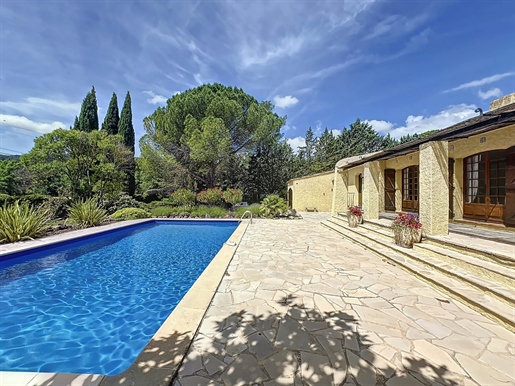Fayence zu verkaufen einstöckiges Haus mit Swimmingpool