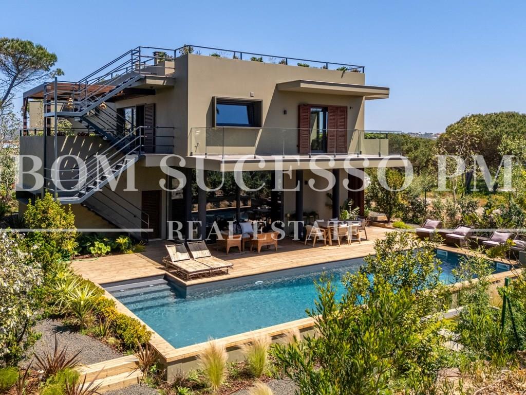 Contemporary 3-Bedroom Villa with Stunning Views of the Óbidos Lagoon