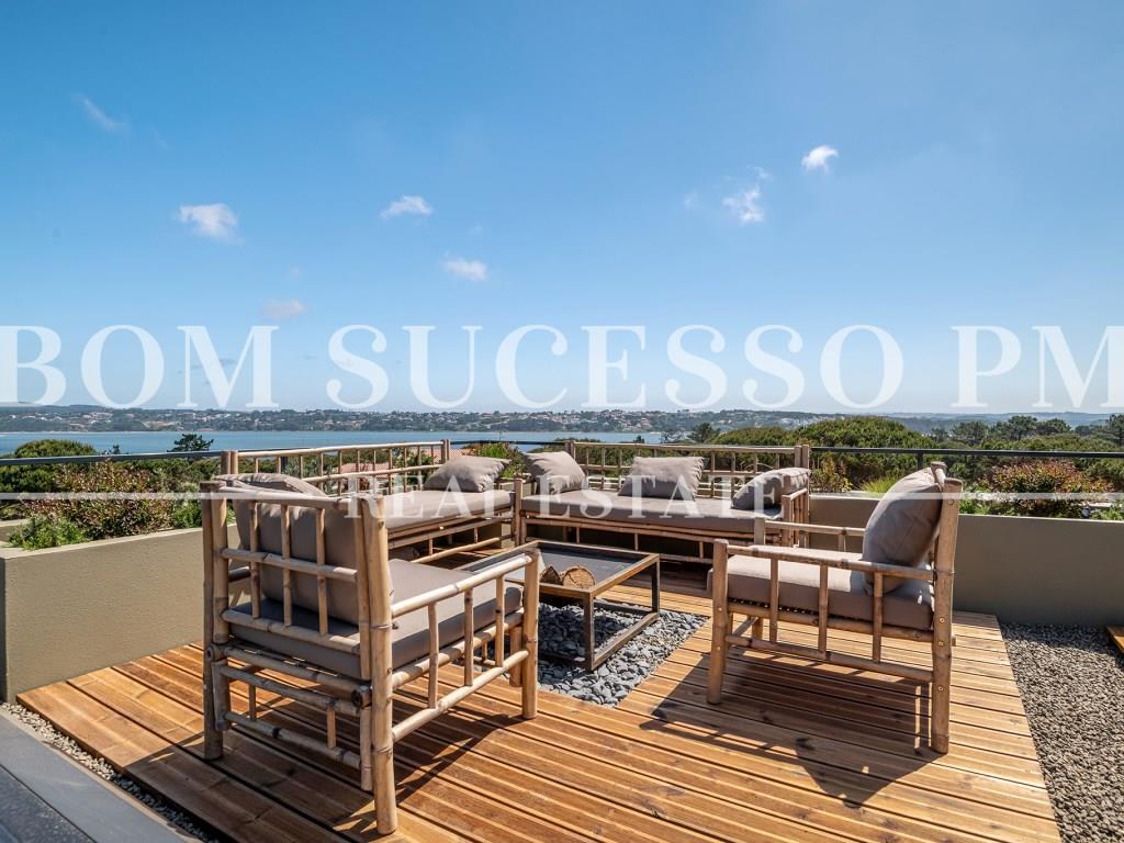 Contemporary 3-Bedroom Villa with Stunning Views of the Óbidos Lagoon