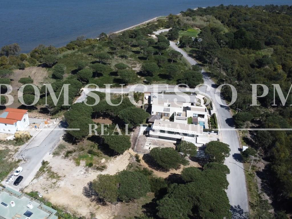 Great Location with amazing Obidos lagoon views, Plot of 659m2 with planning permission.