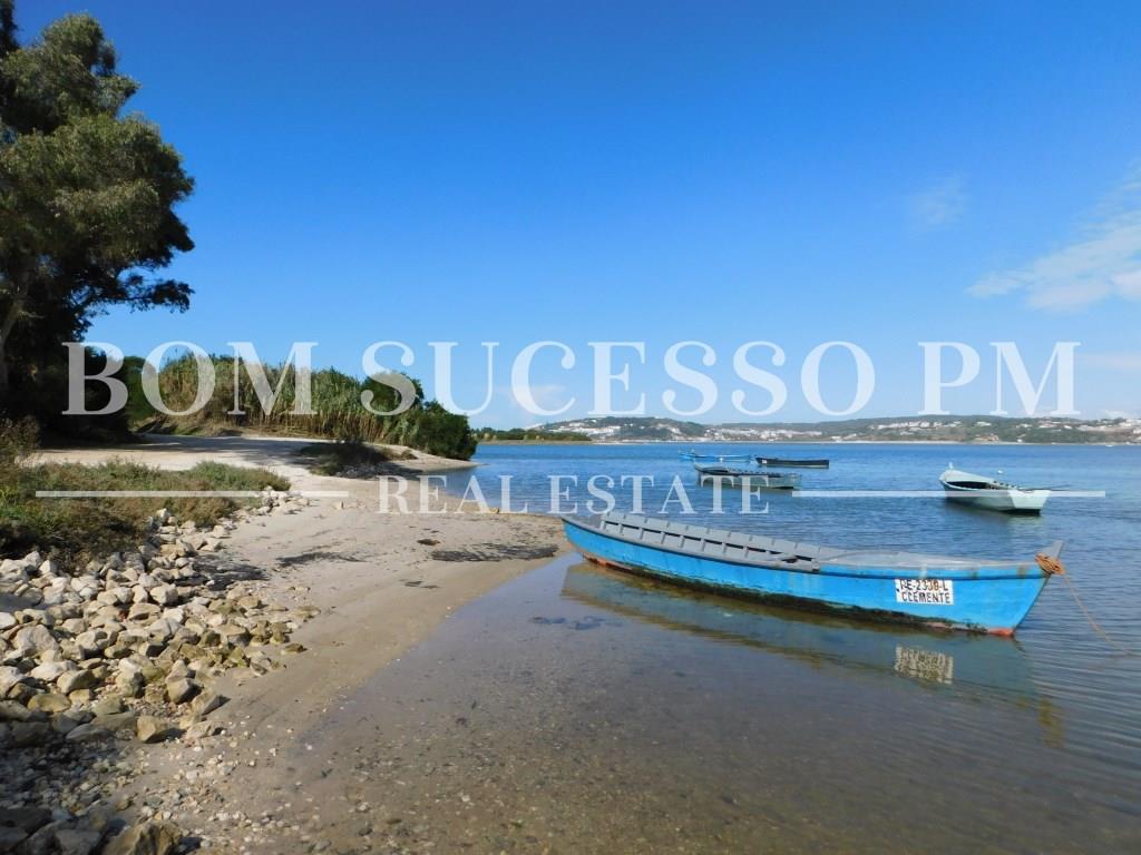 Great Location with amazing Obidos lagoon views, Plot of 659m2 with planning permission.