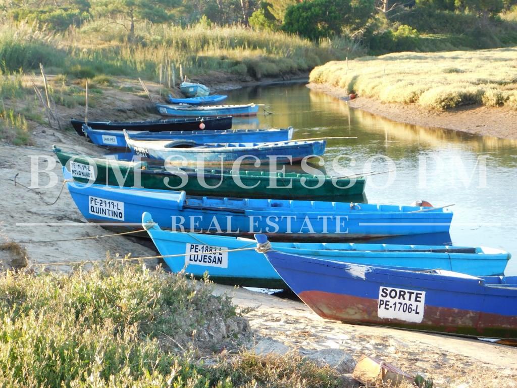 Great Location with amazing Obidos lagoon views, Plot of 659m2 with planning permission.