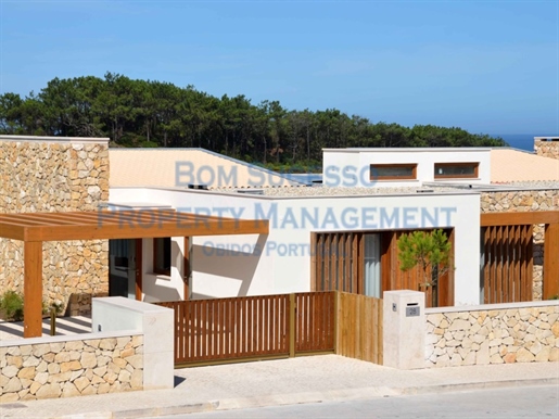 Luxe 3 slaapkamer Villa met Zwembad op de West Cliffs Ocean en Golf resort in Quinta do Bom Sucesso.