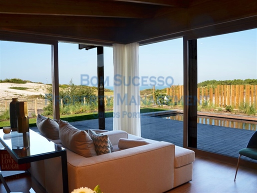 Luxury 3 bed Villa with Pool on the West Cliffs Ocean and Golf resort in Quinta do Bom Sucesso.