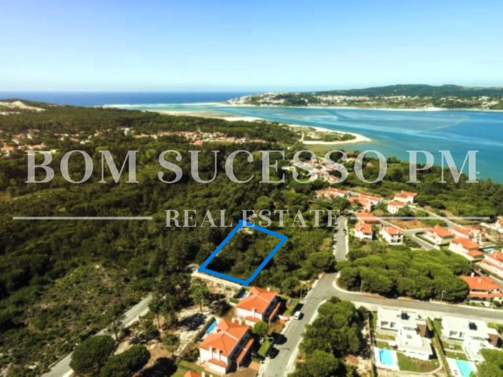 Prime Building Plots with Lagoon Views in Quinta do Bom Sucesso