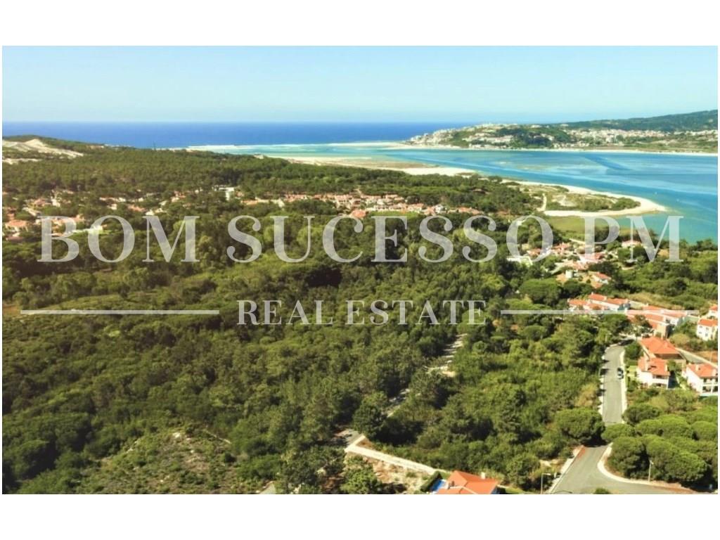Prime Building Plots with Lagoon Views in Quinta do Bom Sucesso