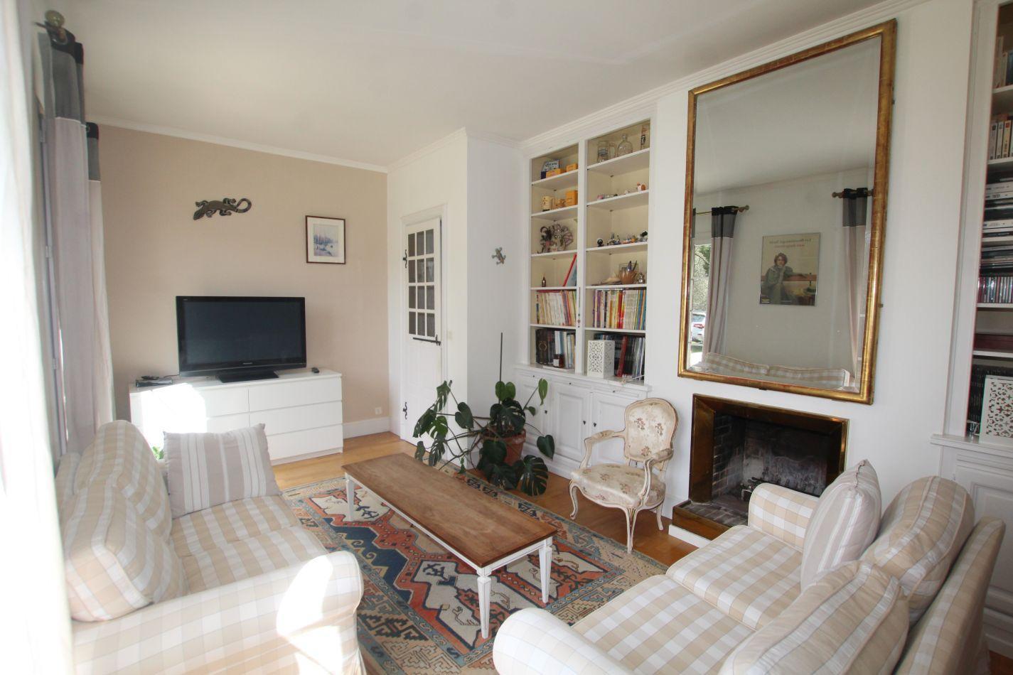 Purchase: House (09300)