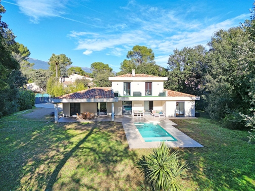 Roquefort-Les-Pins - Residential area