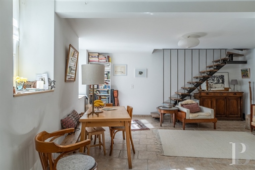 A fully renovated house with a 60m² floor area, a terrace and a garage, tucked away down a calm alle