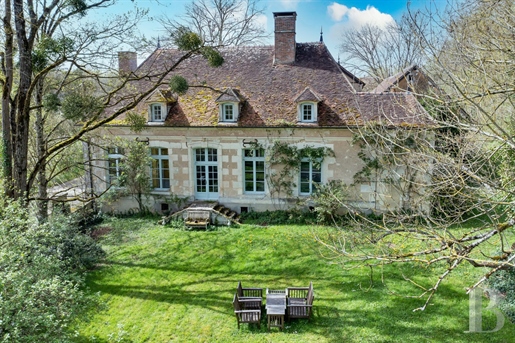 An elegant consular residence and farmhouse with shady grounds, less than 2 hours from Paris in Burg