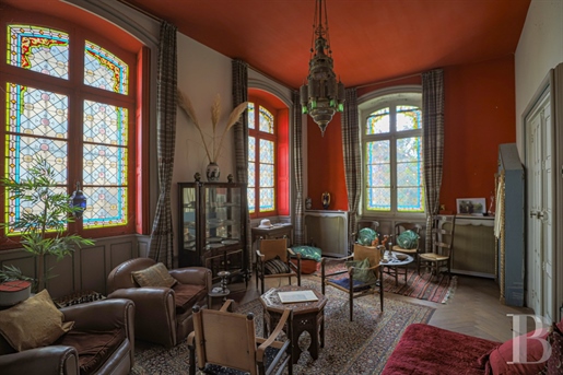 Tussen Tours en Châtellerault, te renoveren, een Art Nouveau villa, in opdracht van de stichter van