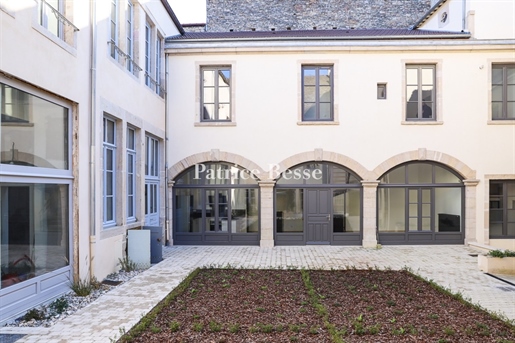 In Burgund, im historischen Herzen von Beaune, eine 87 m2 große Wohnung in einem privaten Herrenhau