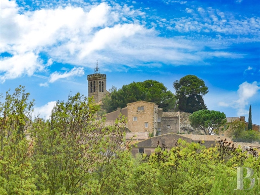 Au centre de l'Hérault, une demeure Imh fin 16e s avec son jardin et sa maison annexe, perchées au s