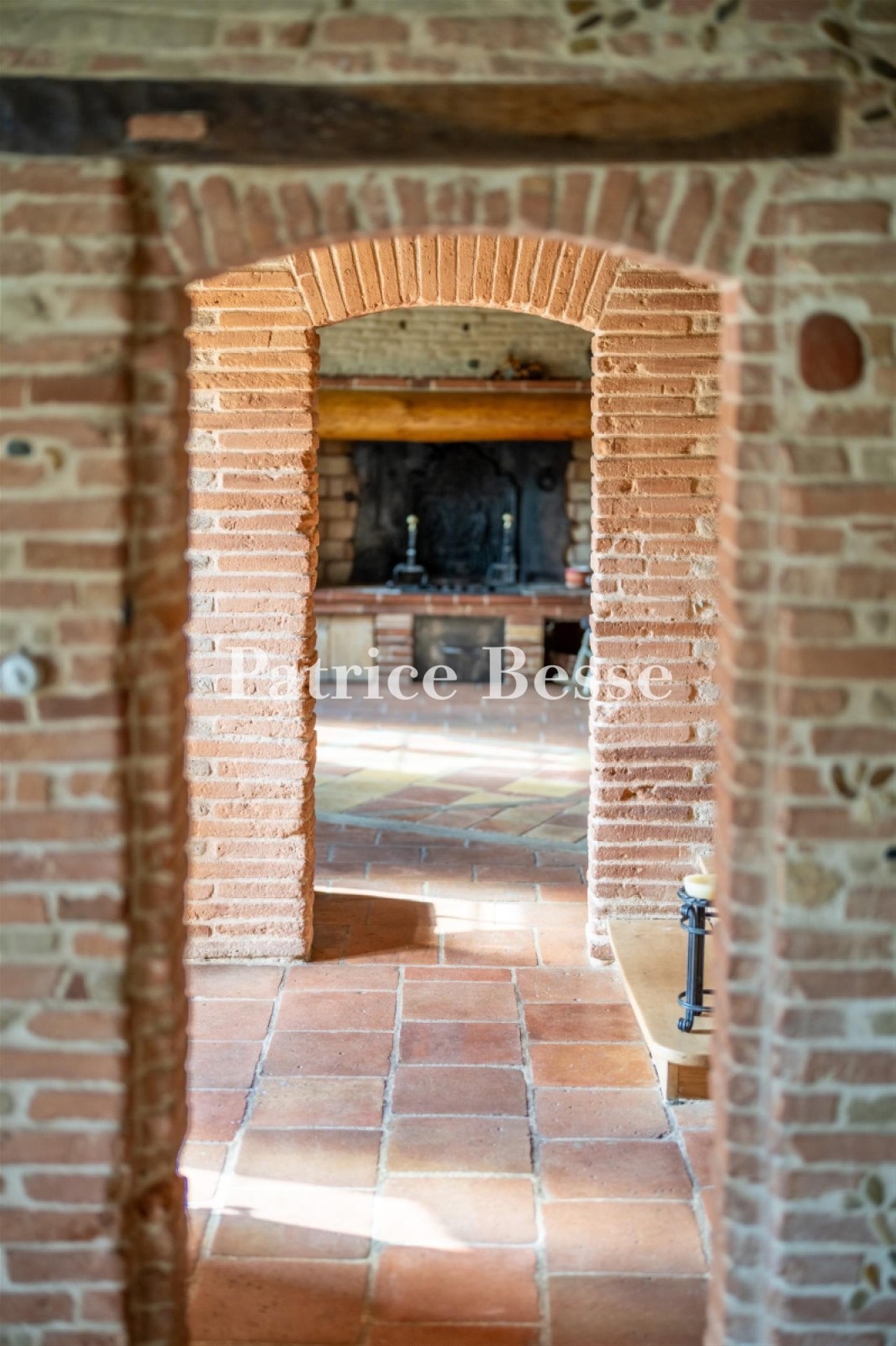 In der Region Okzitanien, zwischen Toulouse und Montauban, entlang des Tarn, befindet sich ein Baue