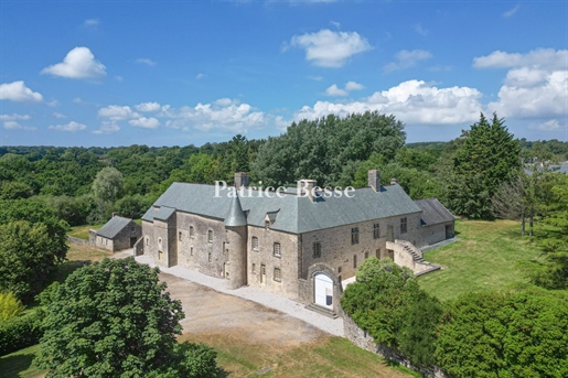 A completely renovated 16th century manor house close to Valognes and its railway station on the Cot