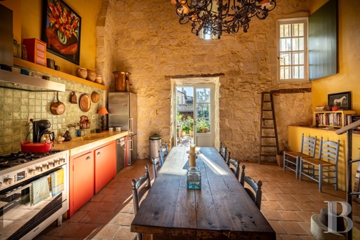 A discreet medieval house, its outbuilding and walled garden in the centre of a historic town in the