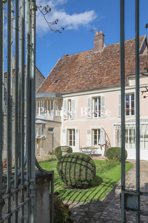 One of the most remarkable properties in the town centre of Provins, a Unesco heritage town nestled