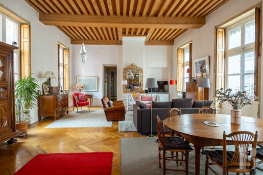 Au coeur du deuxième arrondissement de Lyon, classé par l'Unesco, un appartement familial dans un im