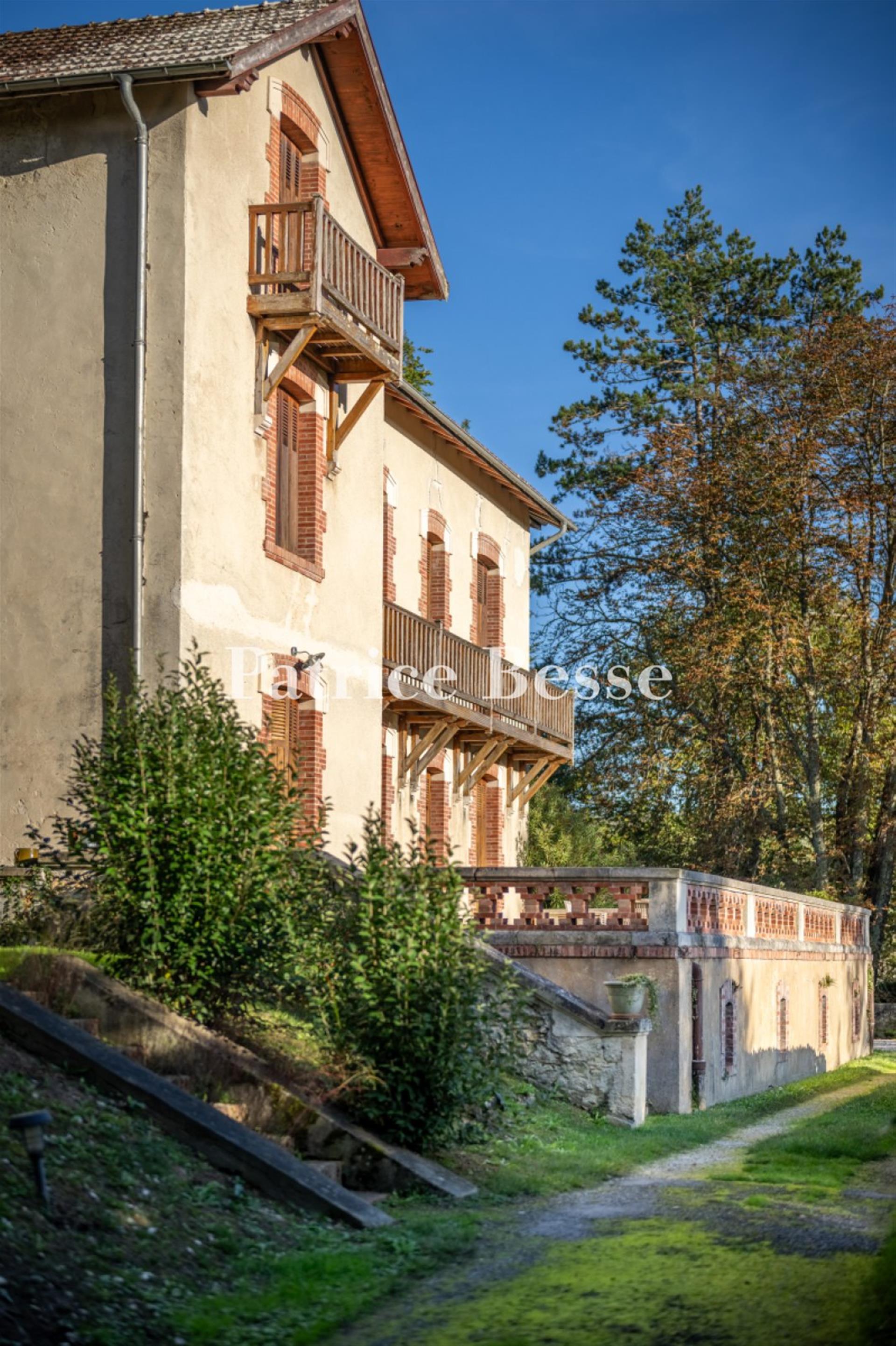 An events venue estate, with three buildings on 12 hectares of land, nestled within the Comminges re