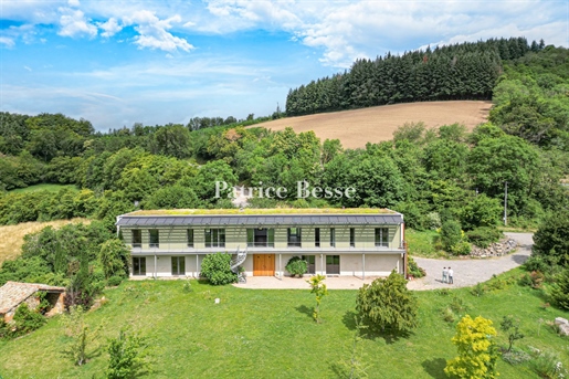 A contemporary house with grounds that cover 5,000m², near the town of Mâcon and an hour and fifteen