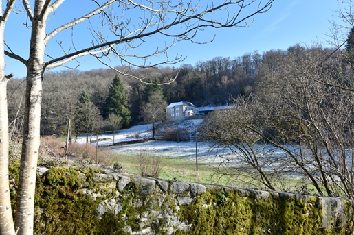 Dans la Creuse, entre Aubusson et Auzances, une maison du 19e s à flanc de colline et son domaine en