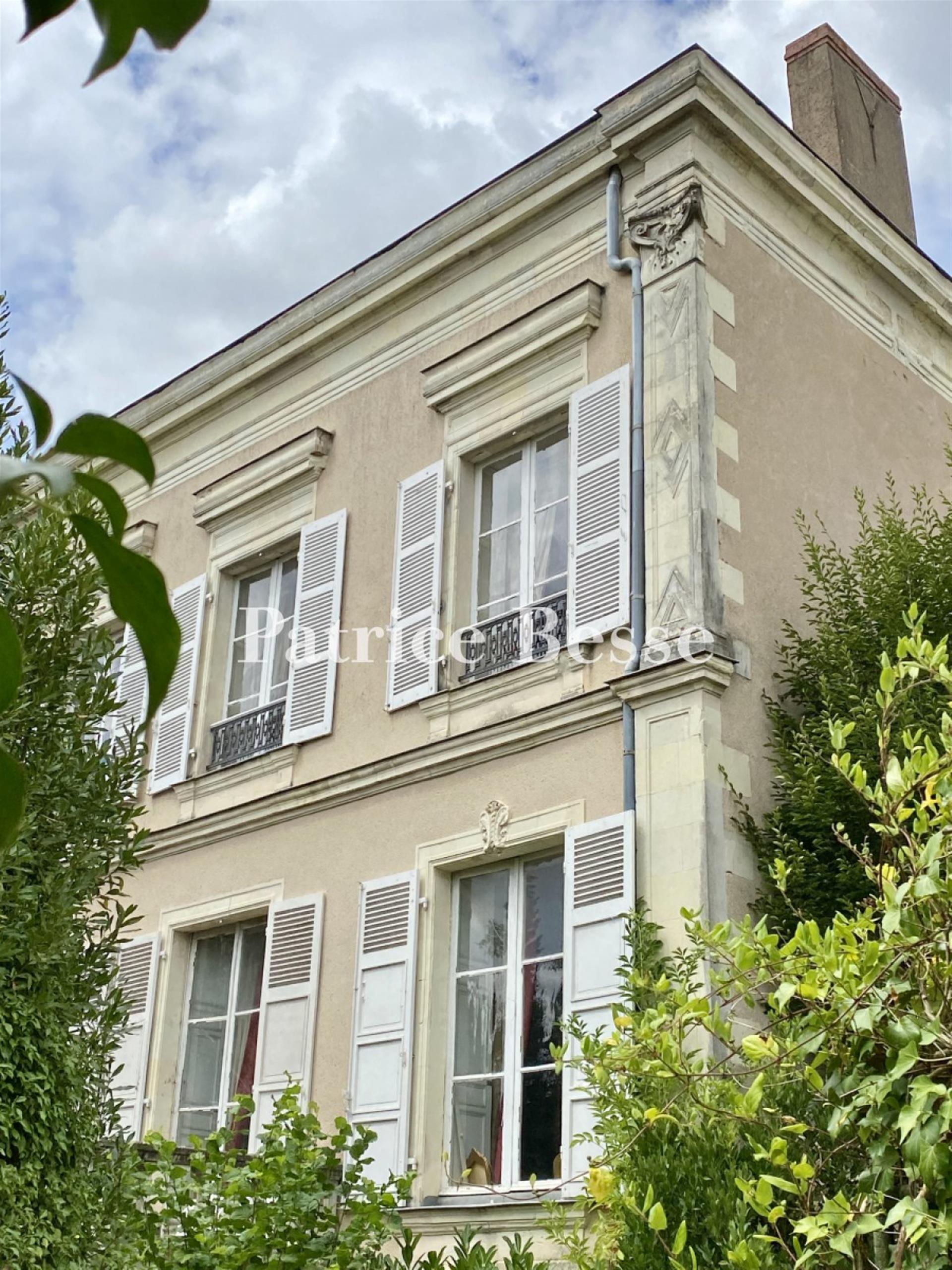 In a town in the Haut-Anjou region, a 19th century mansion with outbuildings surrounded by its walle