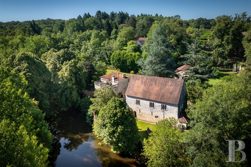 In de Périgord Vert, op 30 minuten van Périgueux, op een rotsachtige uitloper met uitzicht op de Dr