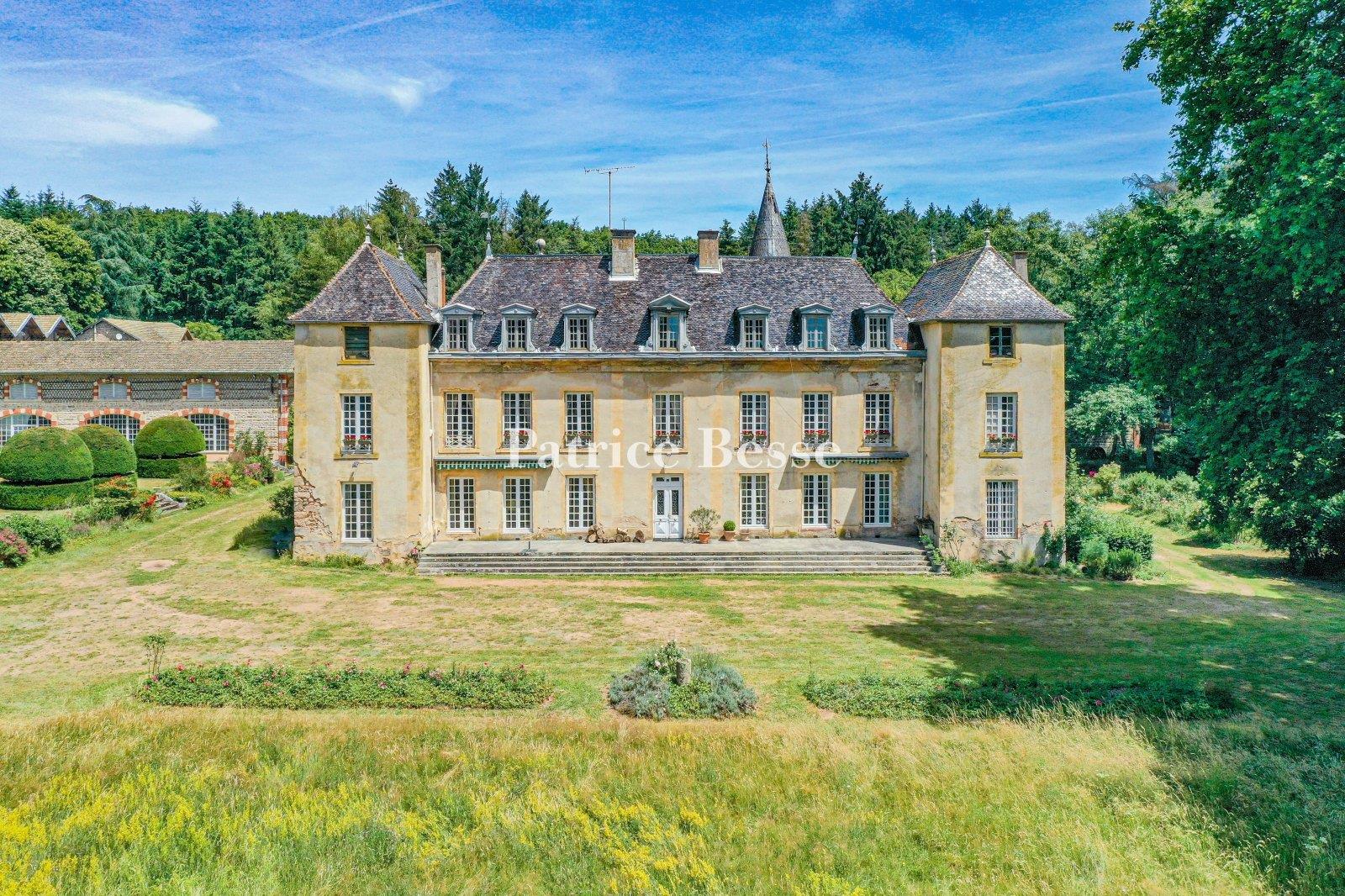 A large, 18th & 19th century, rural estate, with a chateau and outbuildings in 14 ha of parklands, m