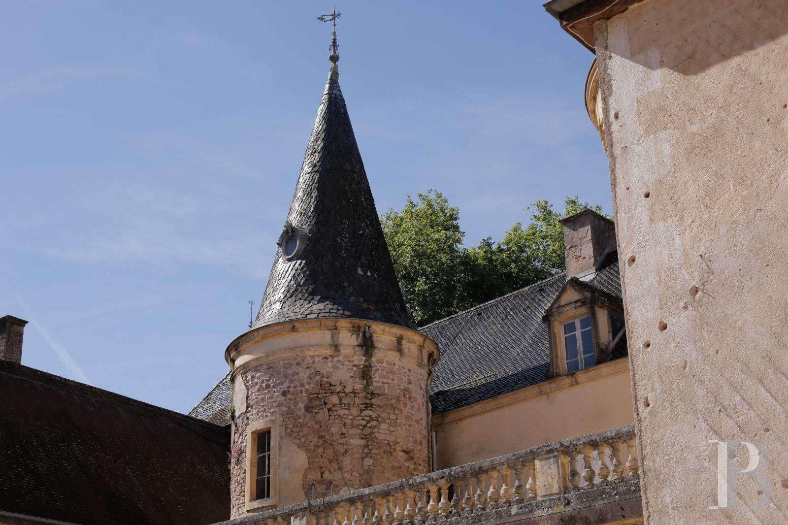 A large, 18th & 19th century, rural estate, with a chateau and outbuildings in 14 ha of parklands, m