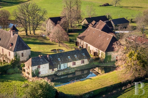 Al sur de Limoges, las antiguas dependencias de una finca del siglo XVII: su casa, su granero, sus 