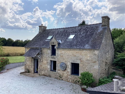 Im Süden des Morbihan, in der Ruhe der Landschaft, ein Bauernhaus und sein Nebengebäude auf 2000 m²