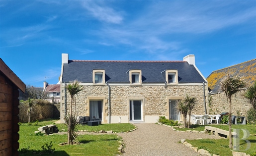 Two holiday homes in the centre of a market town between La Torche and the Eckmühl lighthouse on the
